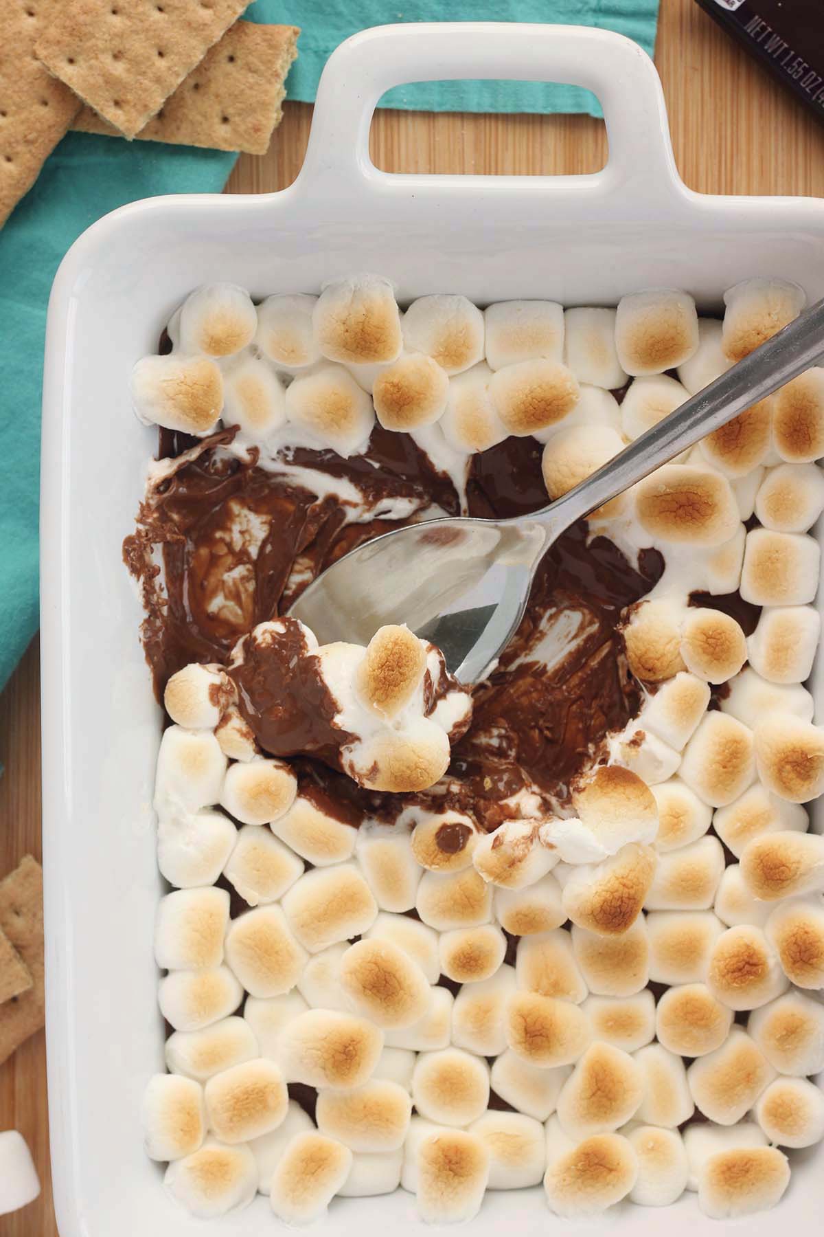 Gooey Smores Dip: Perfect Melty Chocolate & Toasted Marshmallows